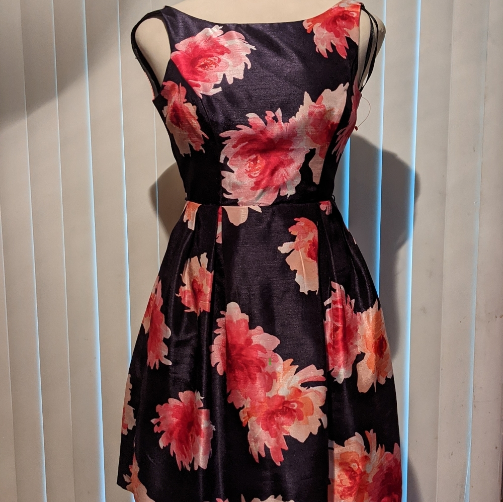 Dress - Picture 3 of 6